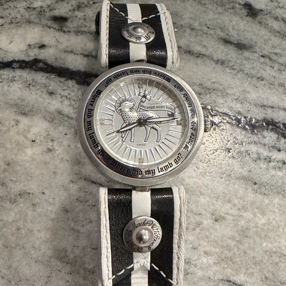 L.A.M.B Watch from Gwen Stefani - Picture 2 of 13
